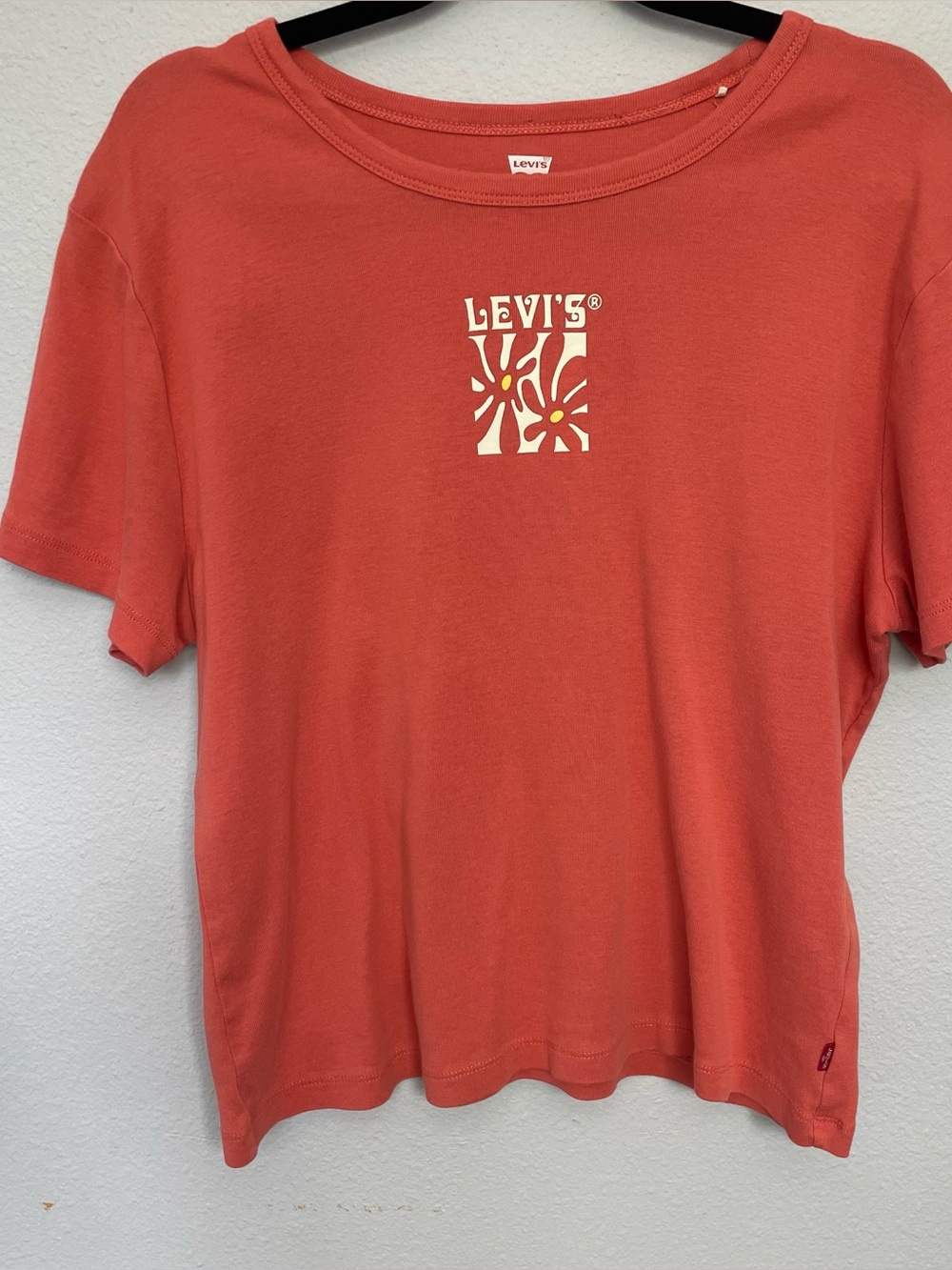 Levi’s Graphic Tee Retro Floral Logo Coral Orange Large